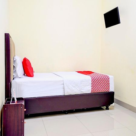 Oyo 90052 Star House Hotel Cirebon Exterior photo