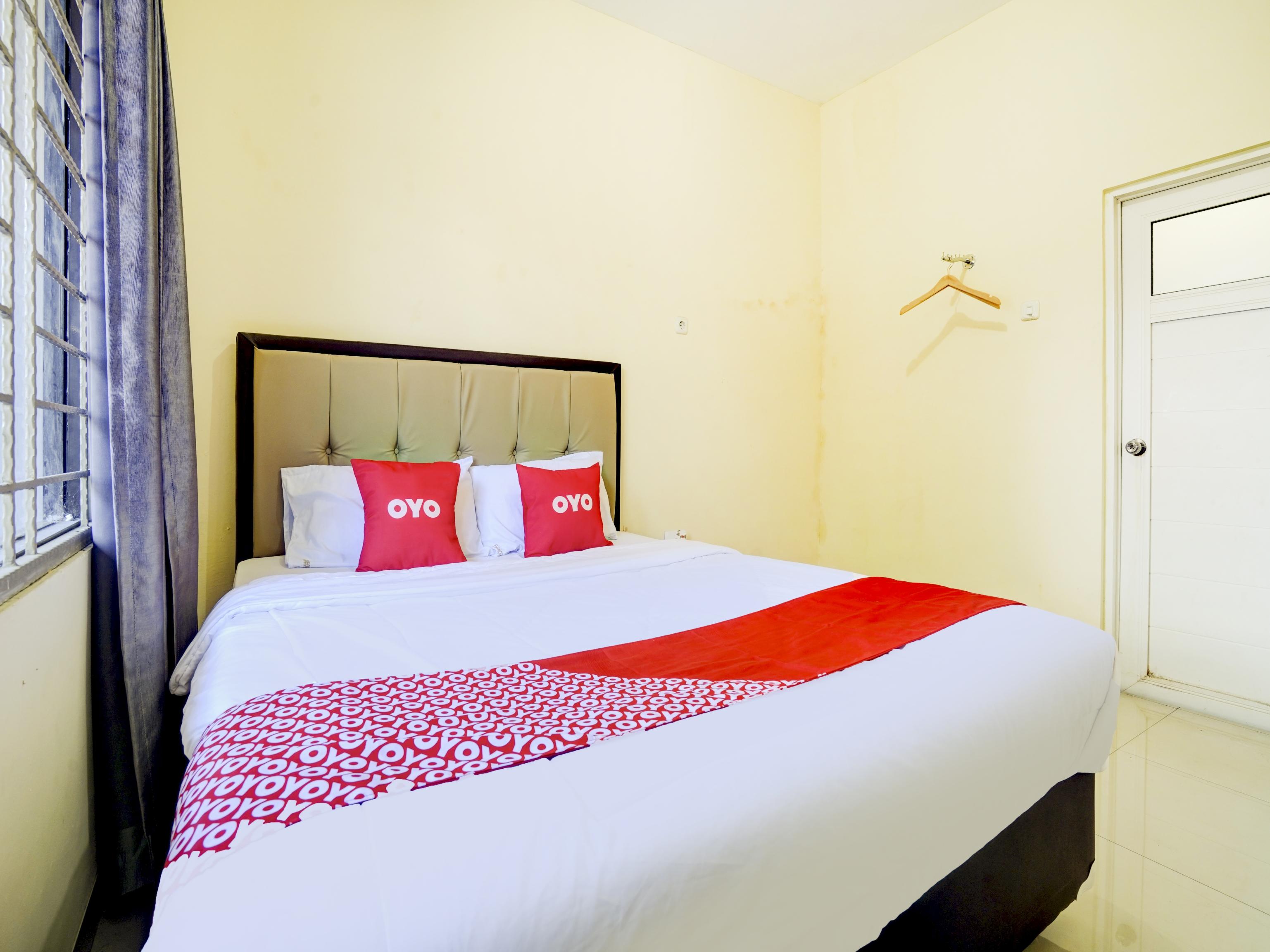 Oyo 90052 Star House Hotel Cirebon Exterior photo