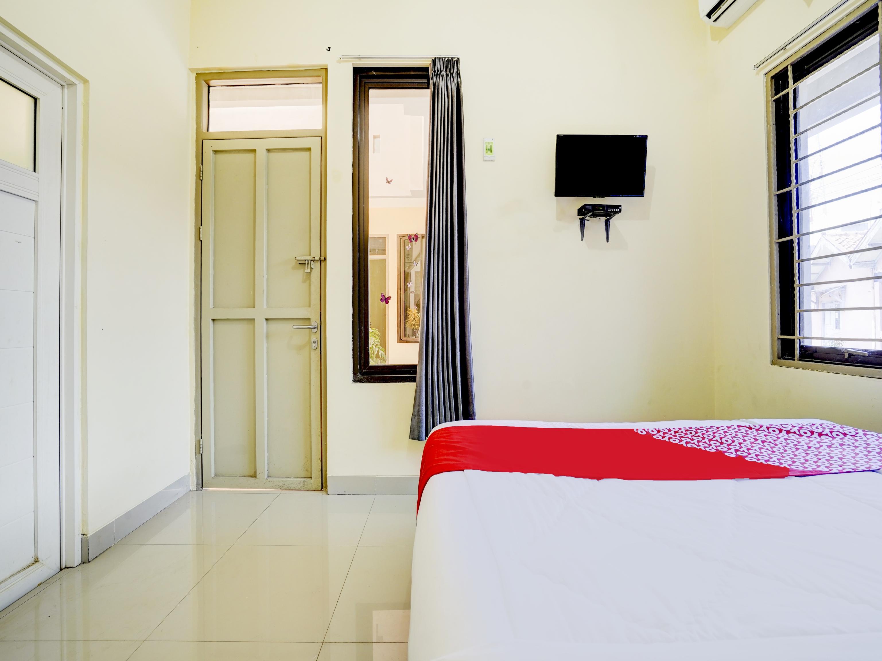 Oyo 90052 Star House Hotel Cirebon Exterior photo