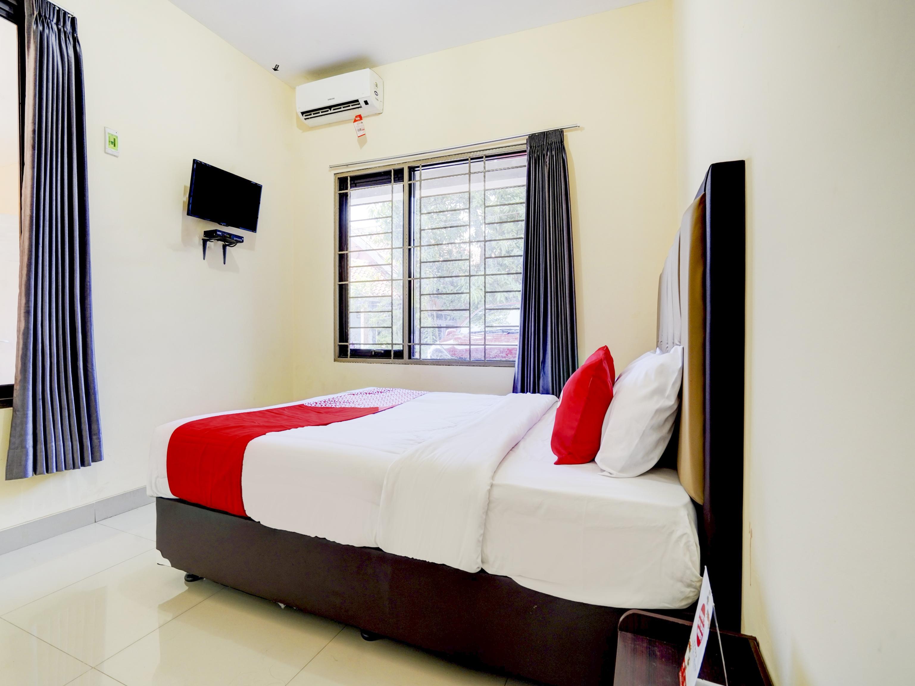 Oyo 90052 Star House Hotel Cirebon Exterior photo
