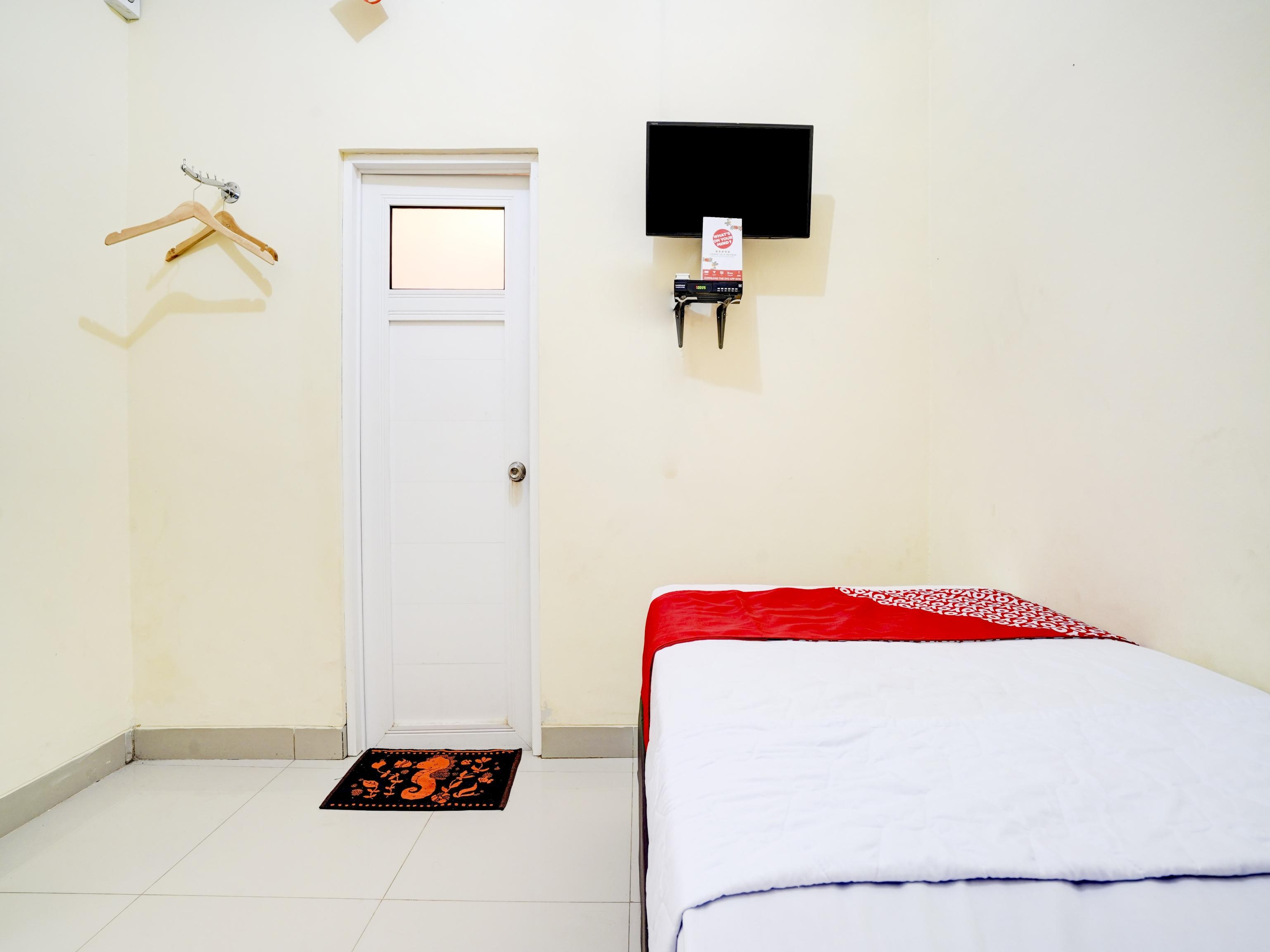 Oyo 90052 Star House Hotel Cirebon Exterior photo