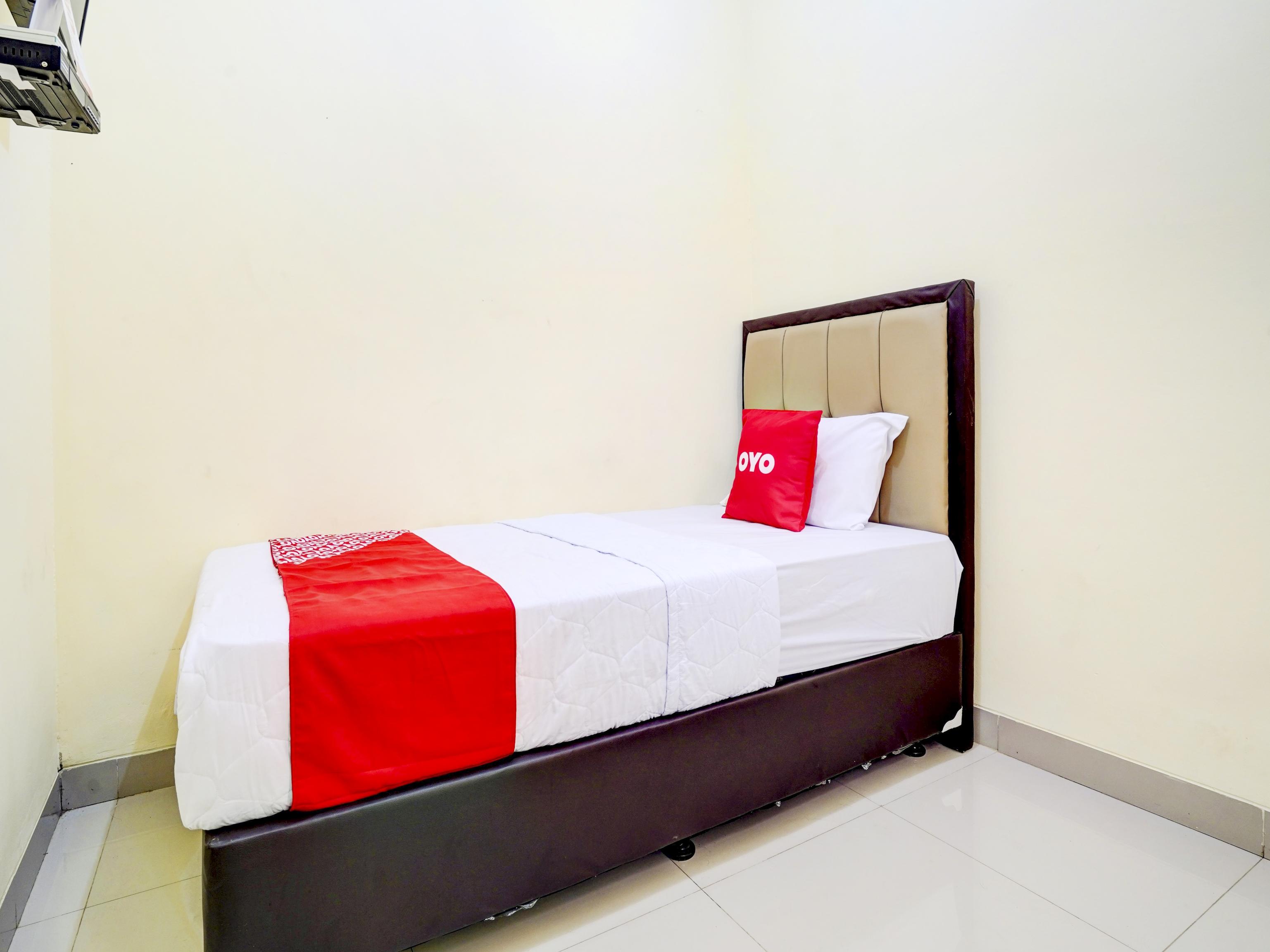 Oyo 90052 Star House Hotel Cirebon Exterior photo