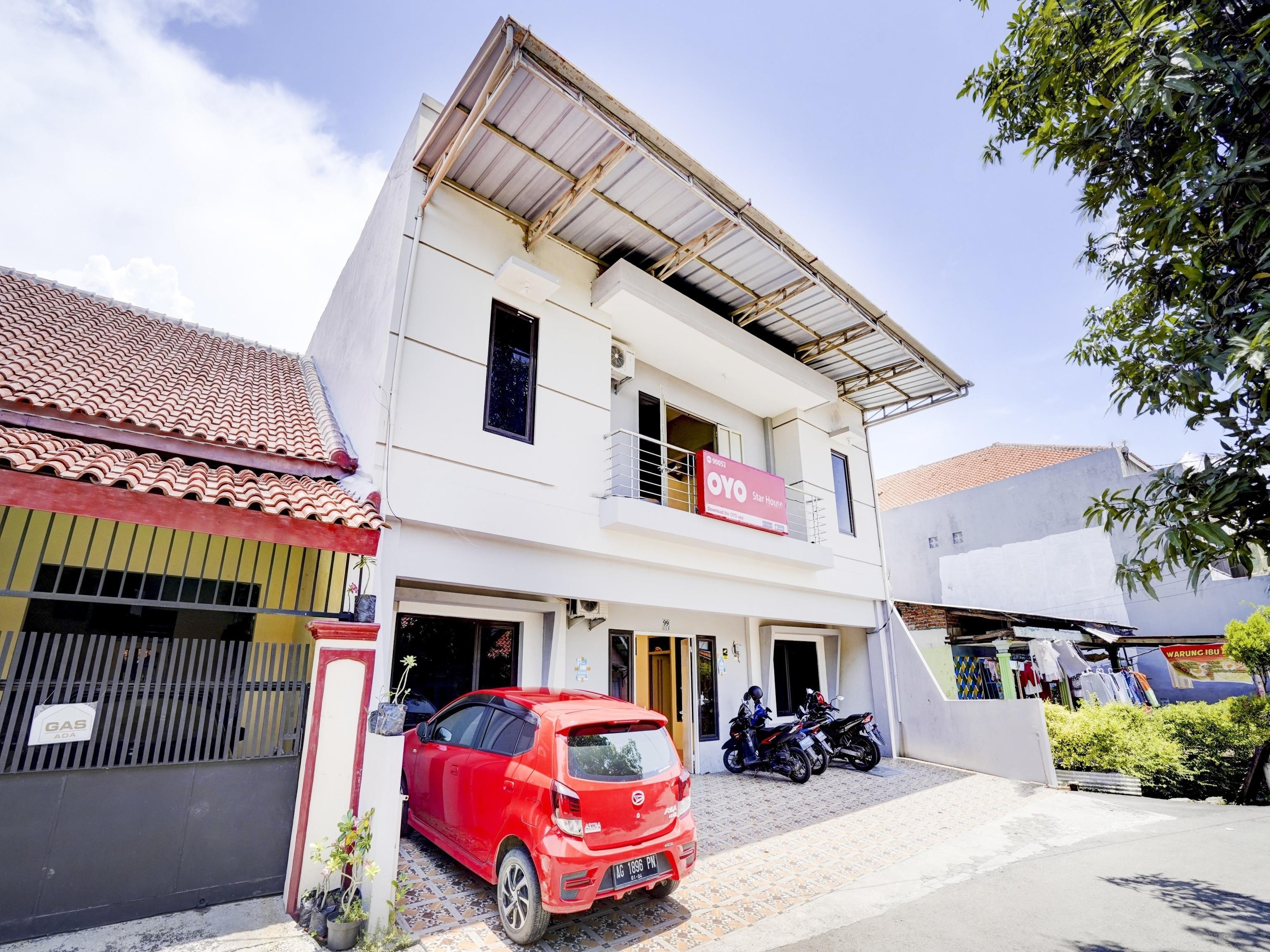 Oyo 90052 Star House Hotel Cirebon Exterior photo